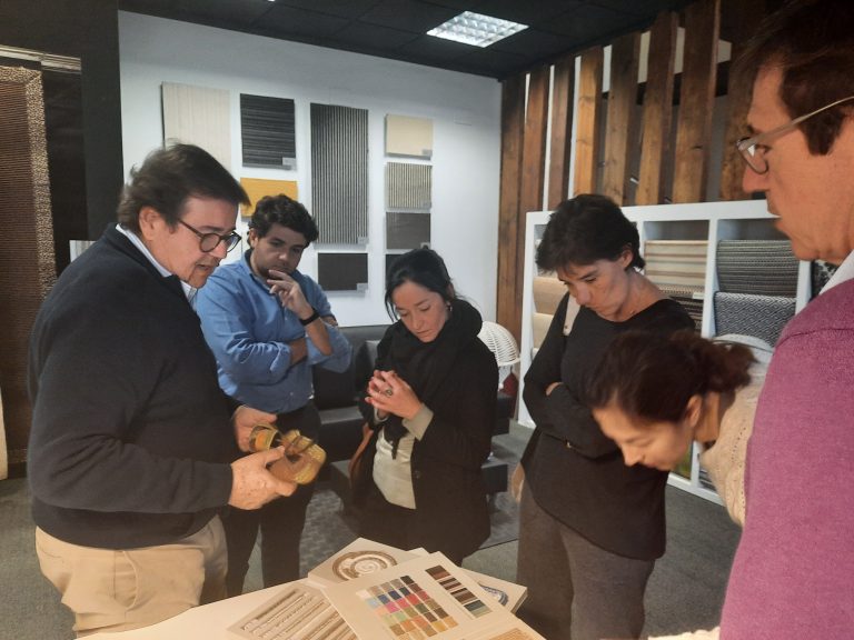 Lee más sobre el artículo LAS MÁXIMAS REPRESENTANTES DE LA DIRECCIÓN GENERAL DE EMPRENDIMIENTO E INTERNACIONALIZACIÓN DE LA GV. RESPALDAN, CON SU VISITA, A LAS EMPRESAS CREVILLENTINAS DEL SECTOR ALFOMBRA Y MOQUETA.