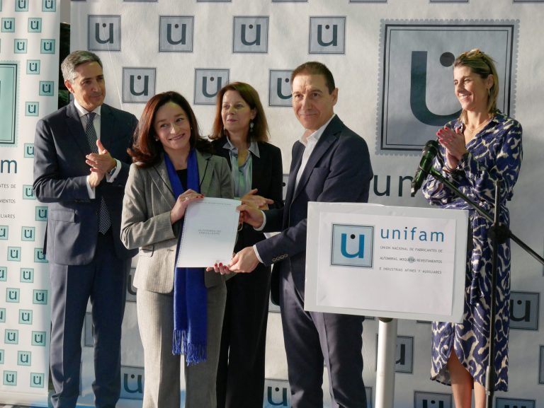 Lee más sobre el artículo LA EUIPO, LA COMISIÓN EUROPEA, LA CONSELLERÍA DE INNOVACIÓN, INDUSTRIA, COMERCIO Y TURISMO DE LA G.V. Y EL AYUNTAMIENTO DE CREVILLENTE RESPALDAN LA SOLICITUD DE LA IGP “ALFOMBRA DE CREVILLENTE”.